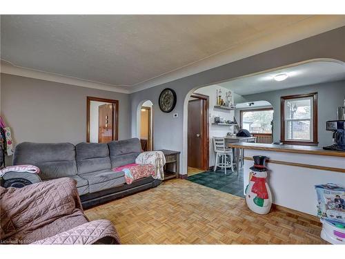 77 Fourth Avenue, Aylmer, ON - Indoor Photo Showing Living Room