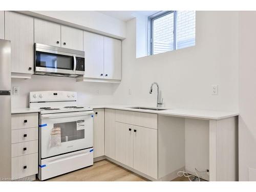 Lower-24 Broddy Avenue, Brantford, ON - Indoor Photo Showing Kitchen