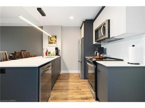 409-34 Norman Street, Brantford, ON - Indoor Photo Showing Kitchen With Upgraded Kitchen