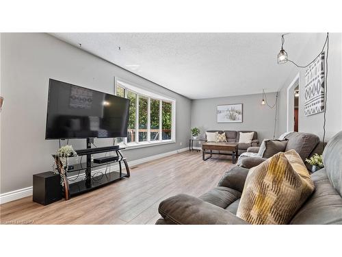 12 Campbell Farm Road, Brantford, ON - Indoor Photo Showing Living Room