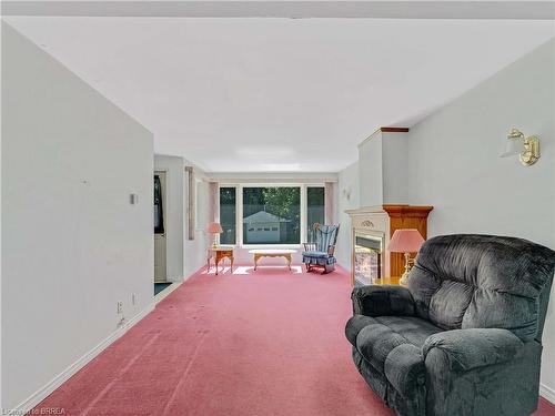 19 Church Street, Paris, ON - Indoor Photo Showing Living Room