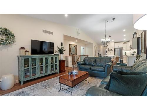 38-29 Schuyler Street, Paris, ON - Indoor Photo Showing Living Room