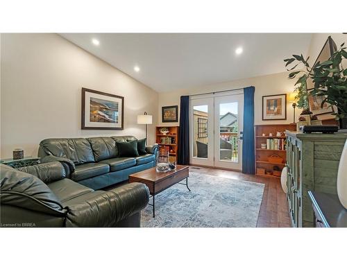 38-29 Schuyler Street, Paris, ON - Indoor Photo Showing Living Room