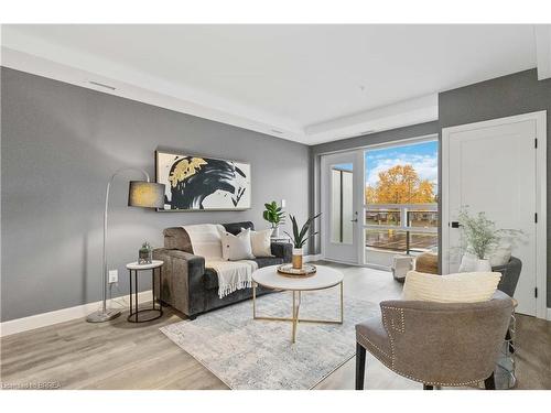 215-34 Norman Street, Brantford, ON - Indoor Photo Showing Living Room