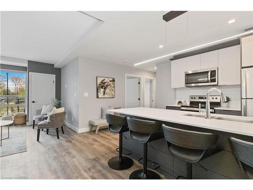 215-34 Norman Street, Brantford, ON - Indoor Photo Showing Kitchen