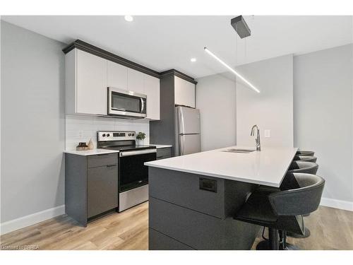 215-34 Norman Street, Brantford, ON - Indoor Photo Showing Kitchen With Stainless Steel Kitchen With Upgraded Kitchen