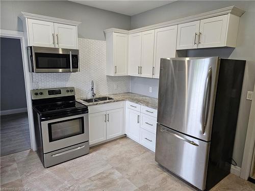 5-427 Colborne Street, Brantford, ON - Indoor Photo Showing Kitchen