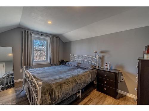 21 Wade Avenue, Brantford, ON - Indoor Photo Showing Bedroom