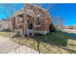 21 Wade Avenue  Brantford, ON N3T 1W9