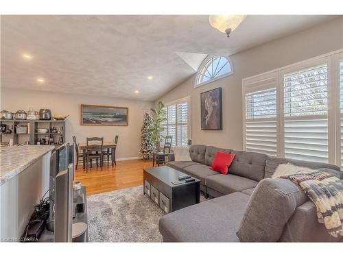 88 Gillin Road, Brantford, ON - Indoor Photo Showing Living Room