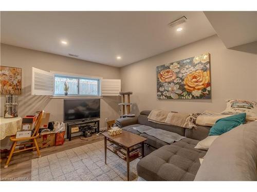 88 Gillin Road, Brantford, ON - Indoor Photo Showing Living Room