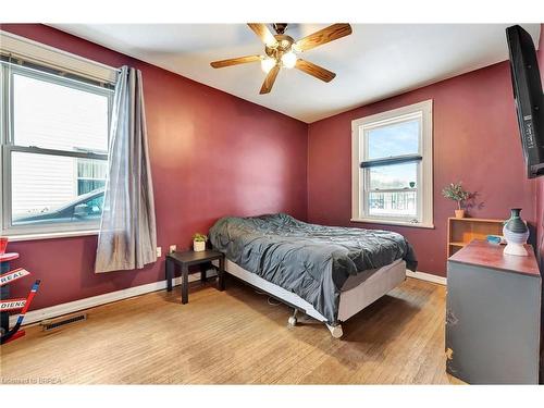 216 Brock Street, Brantford, ON - Indoor Photo Showing Bedroom