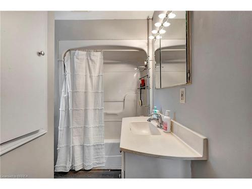 216 Brock Street, Brantford, ON - Indoor Photo Showing Bathroom