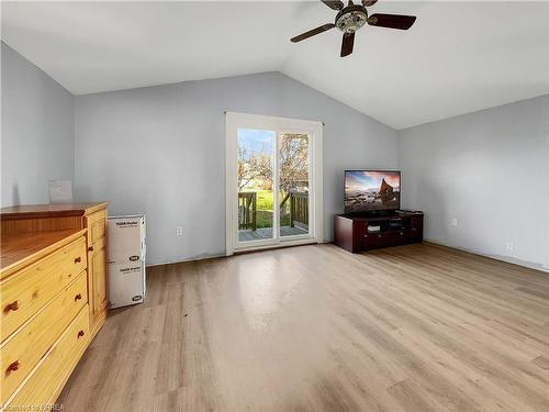 6 Beverly Drive, Peacock Point, ON - Indoor Photo Showing Living Room