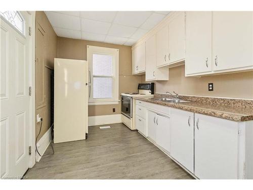 29/31 London Street, Tillsonburg, ON - Indoor Photo Showing Kitchen With Double Sink