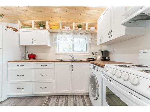 9296 Beachwood Road, Collingwood, ON - Indoor Photo Showing Laundry Room