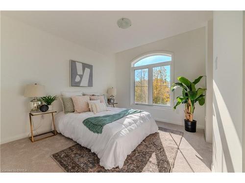 167-677 Park Road N, Brantford, ON - Indoor Photo Showing Bedroom