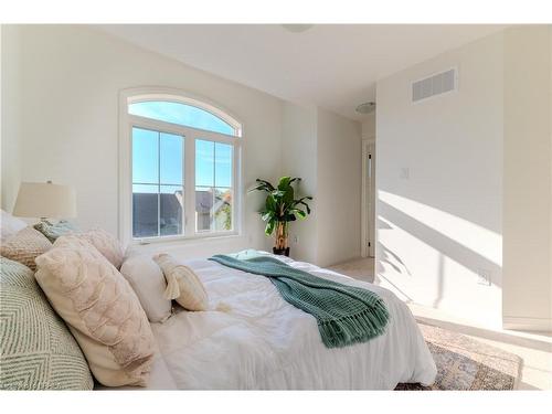 167-677 Park Road N, Brantford, ON - Indoor Photo Showing Bedroom