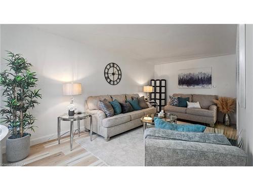 76 Gladstone Avenue, Brantford, ON - Indoor Photo Showing Living Room