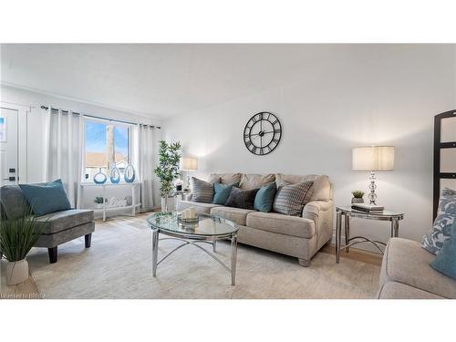 76 Gladstone Avenue, Brantford, ON - Indoor Photo Showing Living Room