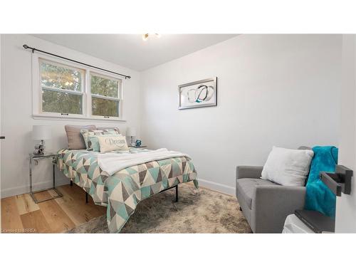 76 Gladstone Avenue, Brantford, ON - Indoor Photo Showing Bedroom