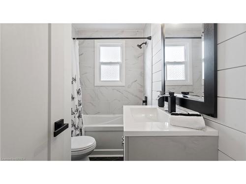 76 Gladstone Avenue, Brantford, ON - Indoor Photo Showing Bathroom