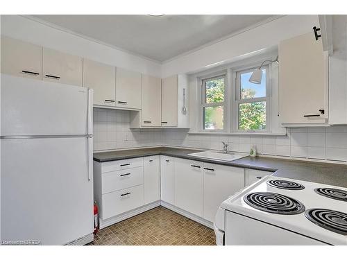 31 Hillier Crescent, Brantford, ON - Indoor Photo Showing Kitchen