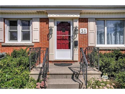 31 Hillier Crescent, Brantford, ON - Outdoor