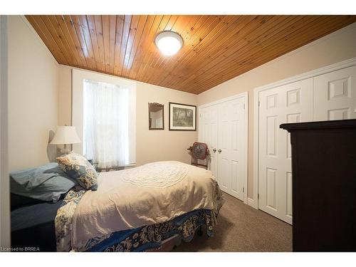 142 Cayuga Street, Brantford, ON - Indoor Photo Showing Bedroom