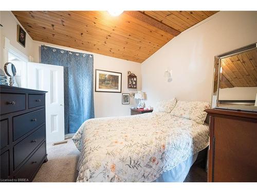 142 Cayuga Street, Brantford, ON - Indoor Photo Showing Bedroom