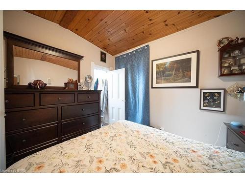 142 Cayuga Street, Brantford, ON - Indoor Photo Showing Bedroom