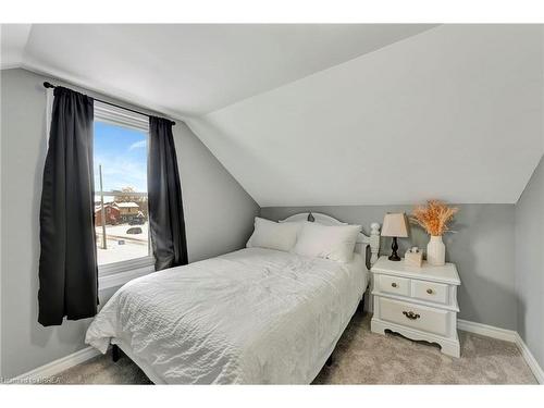 25 Barnabas Street, Lynden, ON - Indoor Photo Showing Bedroom