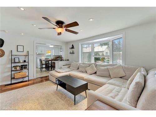 25 Barnabas Street, Lynden, ON - Indoor Photo Showing Living Room