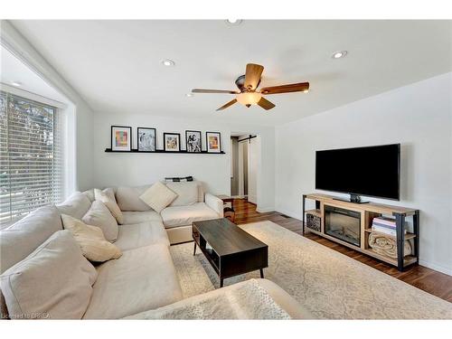 25 Barnabas Street, Lynden, ON - Indoor Photo Showing Living Room