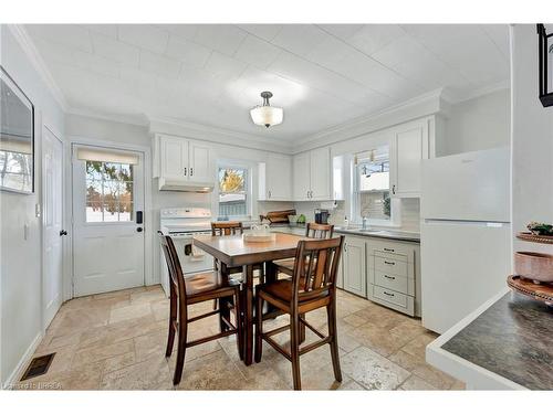 25 Barnabas Street, Lynden, ON - Indoor Photo Showing Dining Room