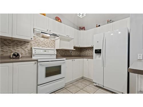 7-24 Griffiths Drive, Paris, ON - Indoor Photo Showing Kitchen