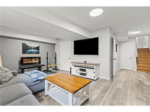 22 Fairhaven Drive, Hamilton, ON - Indoor Photo Showing Living Room