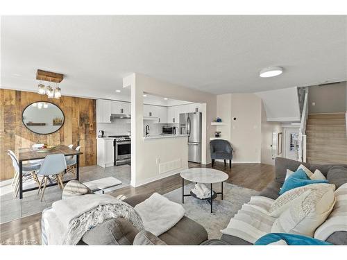 22 Fairhaven Drive, Hamilton, ON - Indoor Photo Showing Living Room