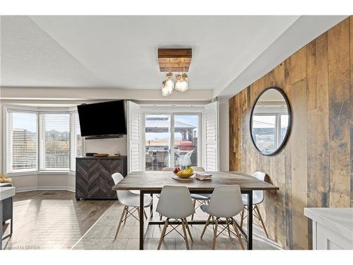 22 Fairhaven Drive, Hamilton, ON - Indoor Photo Showing Dining Room