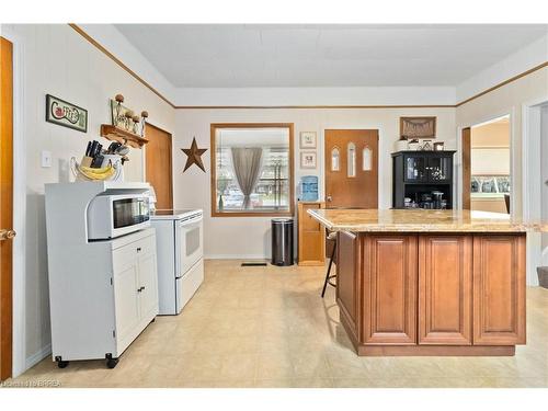 1996 Brantford Rd 4 Road, Vanessa, ON - Indoor Photo Showing Kitchen