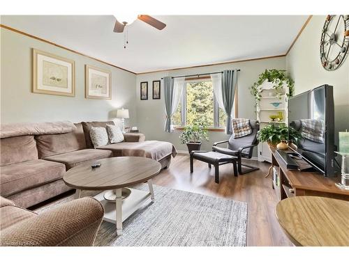 1996 Brantford Rd 4 Road, Vanessa, ON - Indoor Photo Showing Living Room