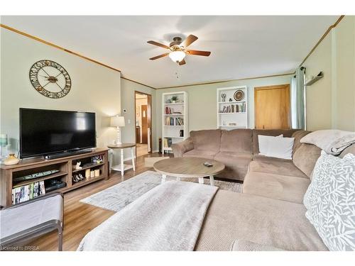 1996 Brantford Rd 4 Road, Vanessa, ON - Indoor Photo Showing Living Room