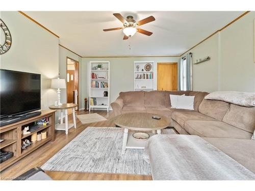 1996 Brantford Rd 4 Road, Vanessa, ON - Indoor Photo Showing Living Room