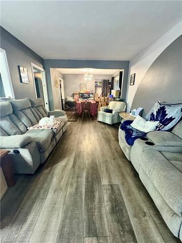 229 West 33Rd Street, Hamilton, ON - Indoor Photo Showing Living Room