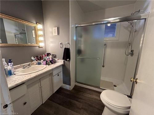 229 West 33Rd Street, Hamilton, ON - Indoor Photo Showing Bathroom