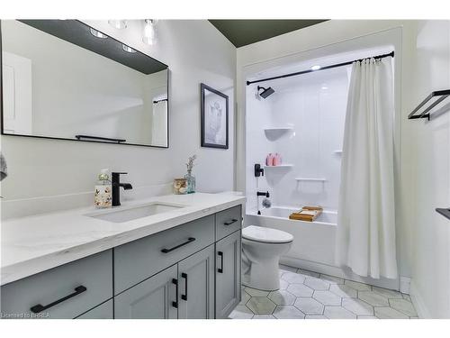 35 Hare Street, Waterford, ON - Indoor Photo Showing Bathroom