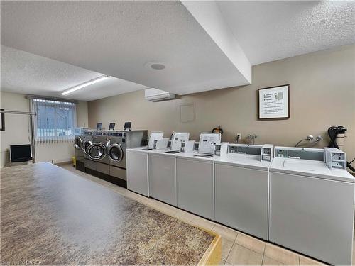 302-640 West Street, Brantford, ON - Indoor Photo Showing Laundry Room