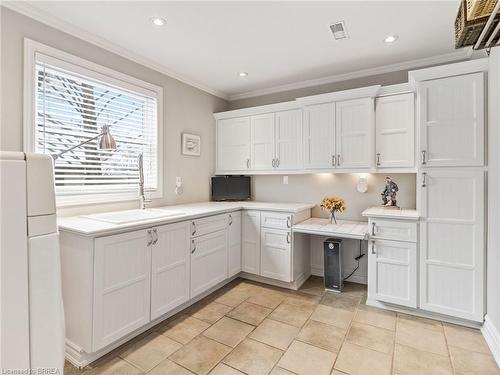 1103 Marley Crescent, Burlington, ON - Indoor Photo Showing Kitchen