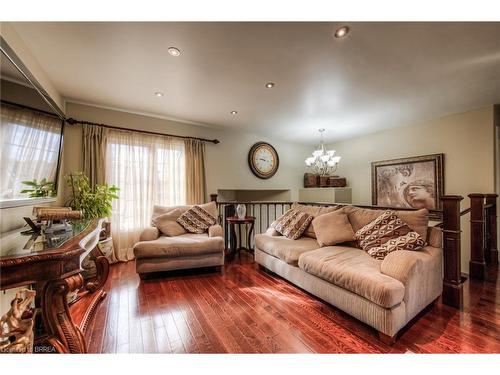 16 Mcguiness Drive, Brantford, ON - Indoor Photo Showing Living Room