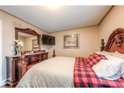 16 Mcguiness Drive, Brantford, ON - Indoor Photo Showing Bedroom